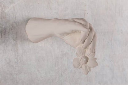 MÃO COM FLOR . IVA VIANA